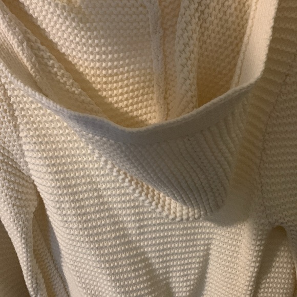 Cc.bates Girls Beautiful hooded and has a belt sweater - Picture 5 of 8